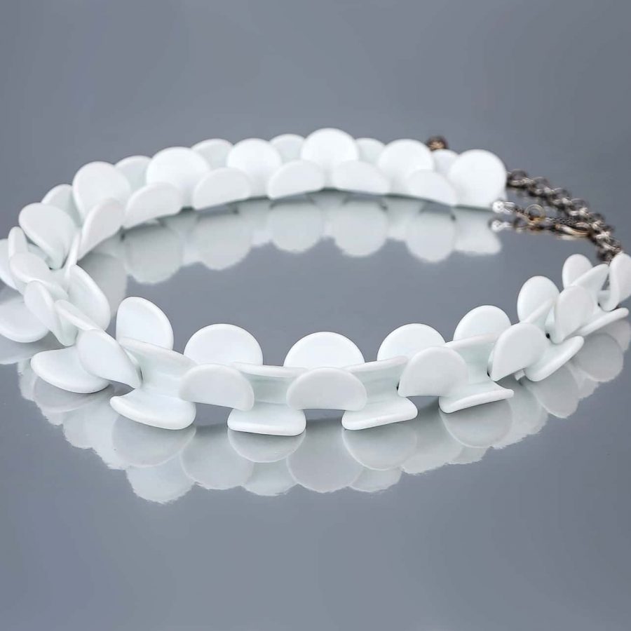 |white| SPINE v.1 NECKLACE