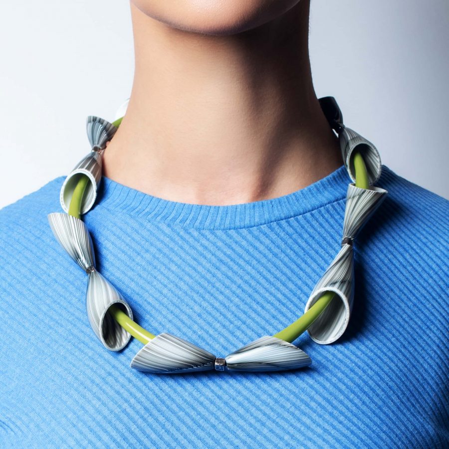 |green| WEB NECKLACE