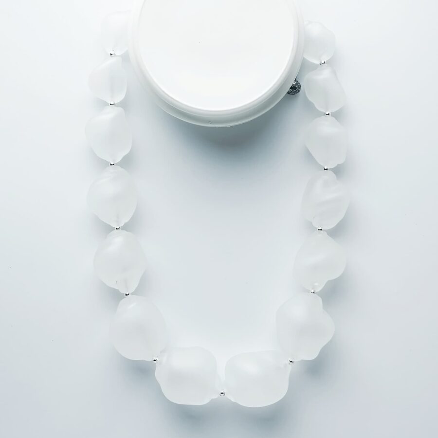 |white| CURVED LINE NECKLACE