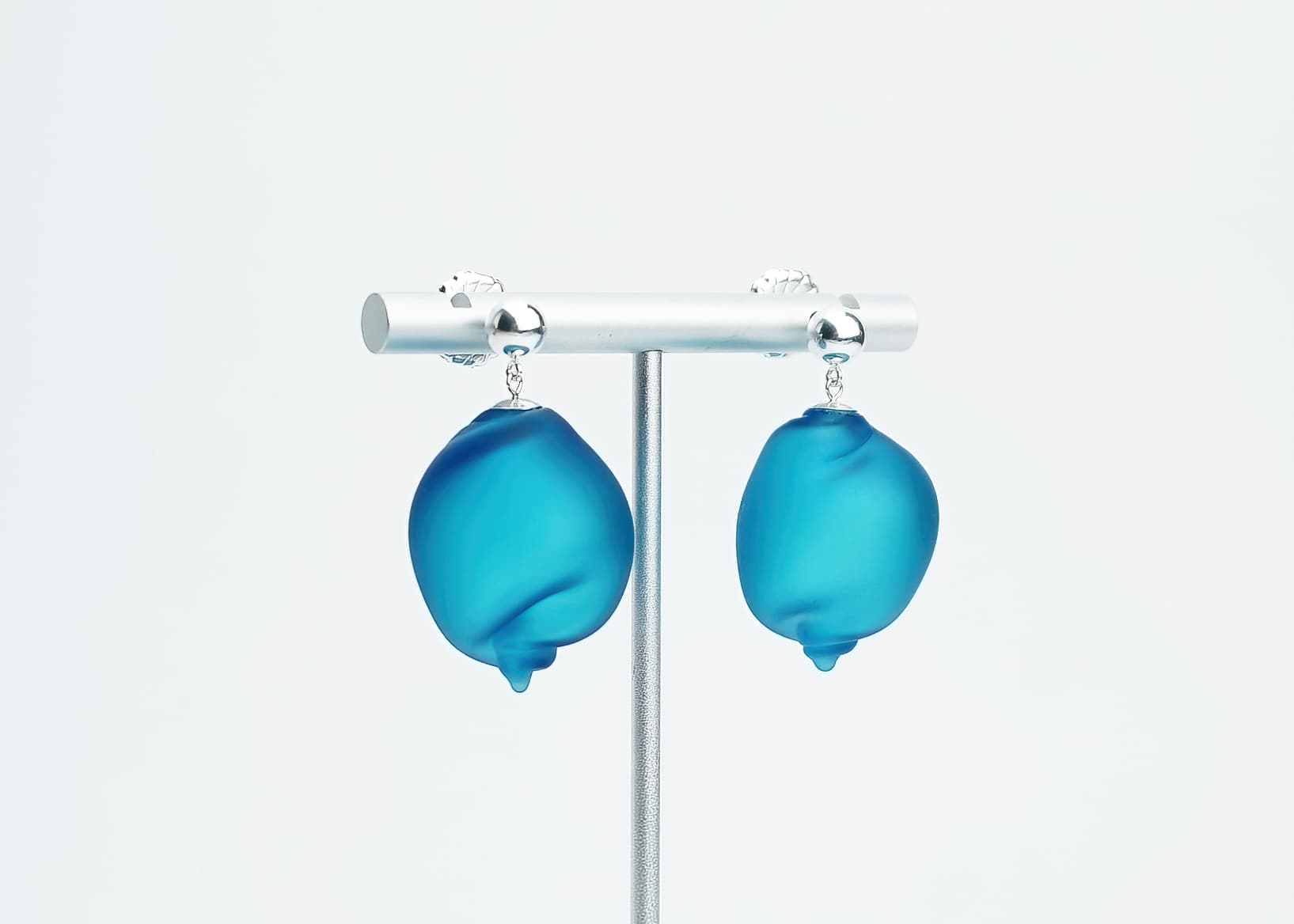 CURVED LINE EARRINGS |teal matte| - Image 4