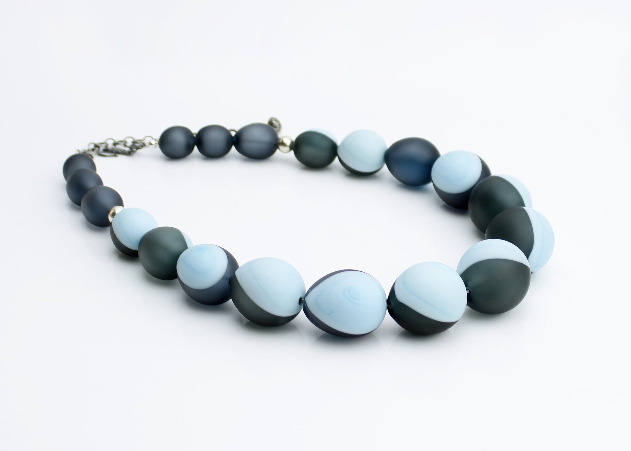 |blue|grey| OVAL LINE NECKLACE - Image 3