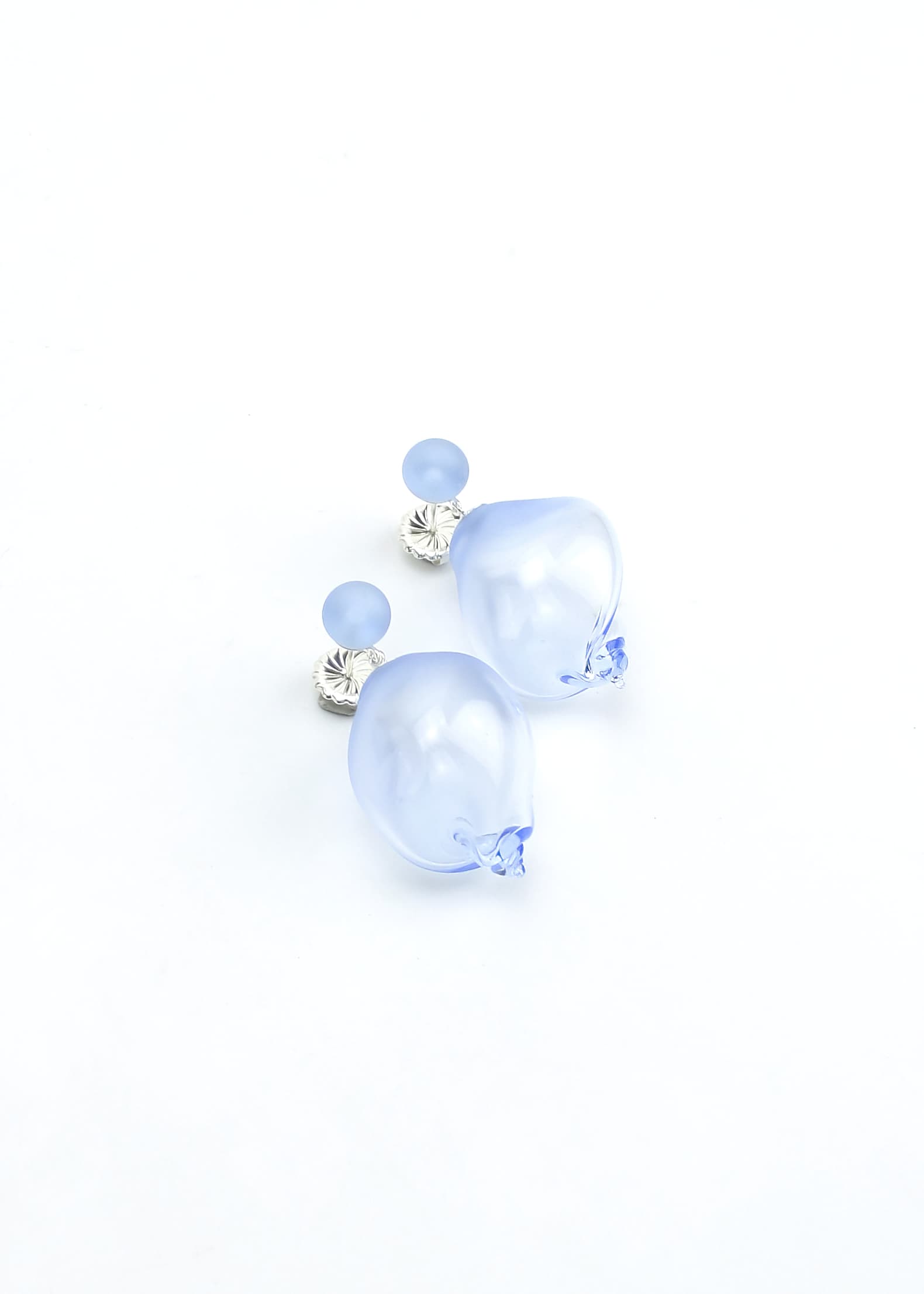 CURVED LINE EARRINGS |blue with blue| - Image 3