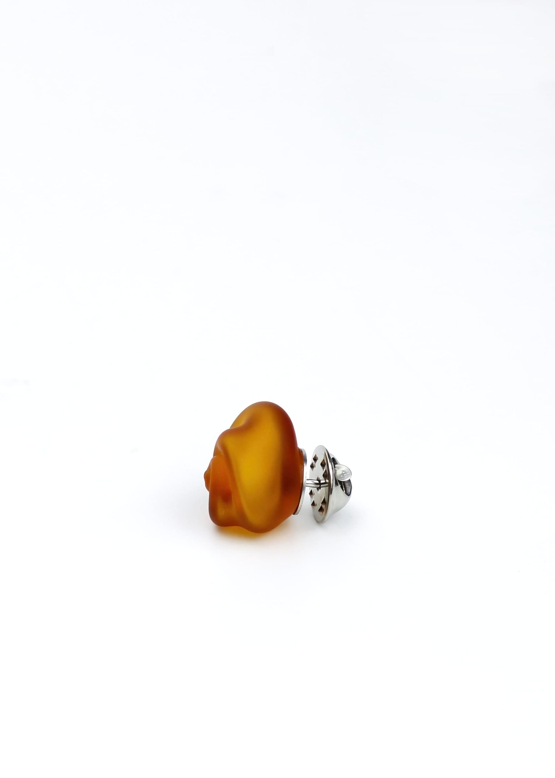 CURVED LINE LAPEL PIN |amber| - Image 3