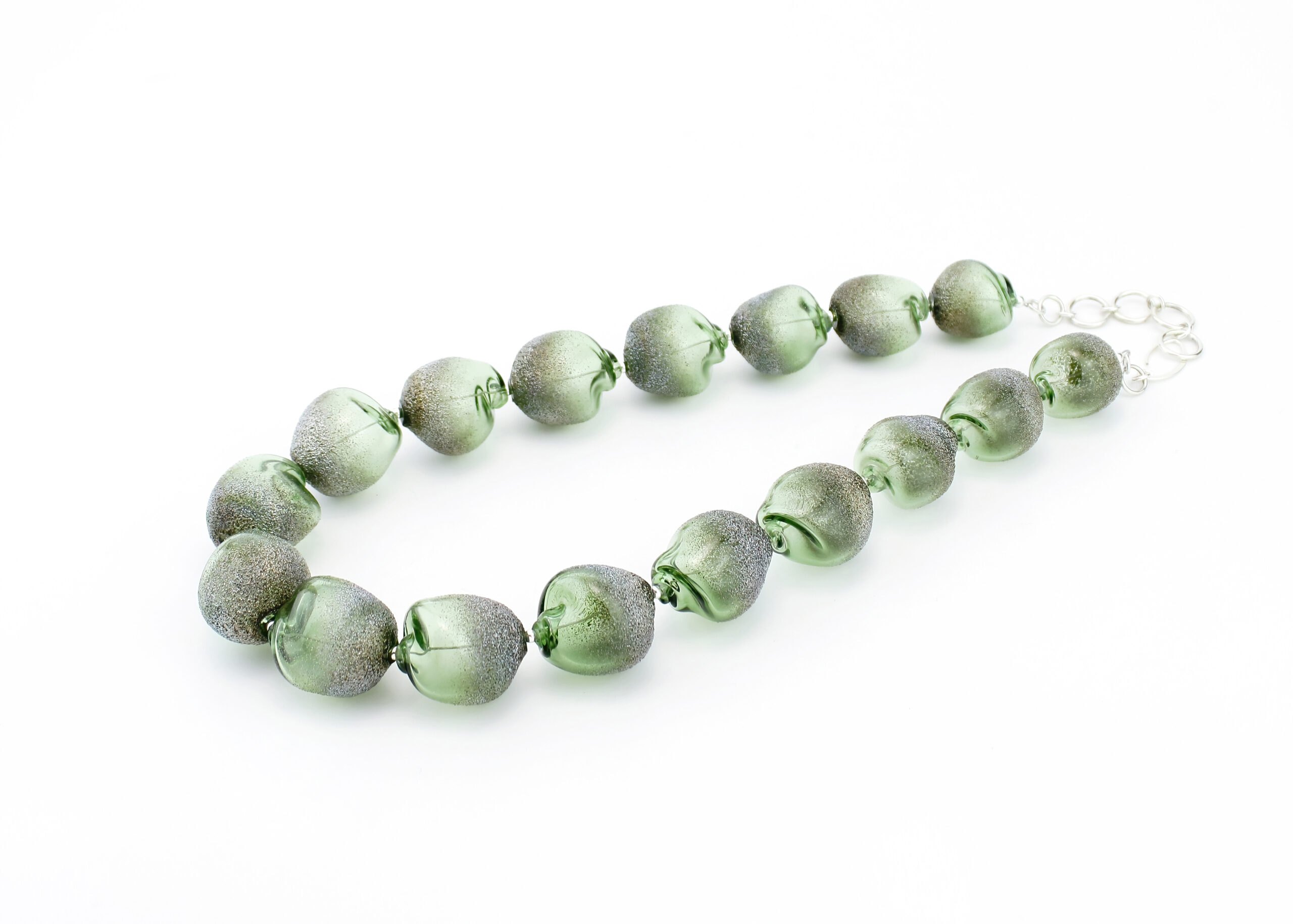 |pale green | CURVED LINE NECKLACE SILVER DUST - Image 7
