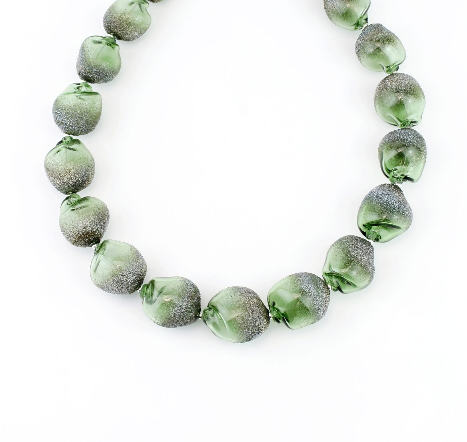 |pale green | CURVED LINE NECKLACE SILVER DUST