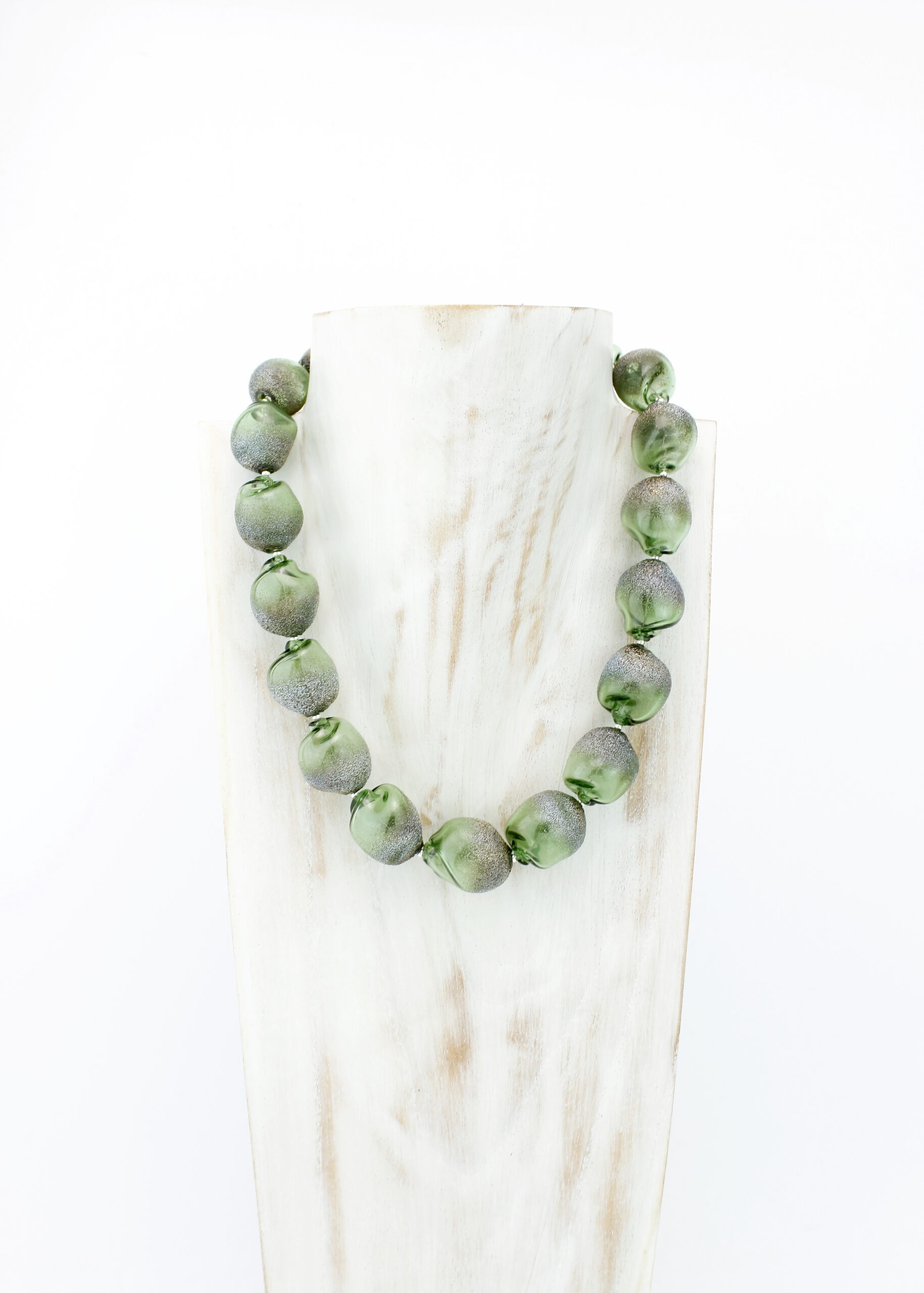 |pale green | CURVED LINE NECKLACE SILVER DUST - Image 8