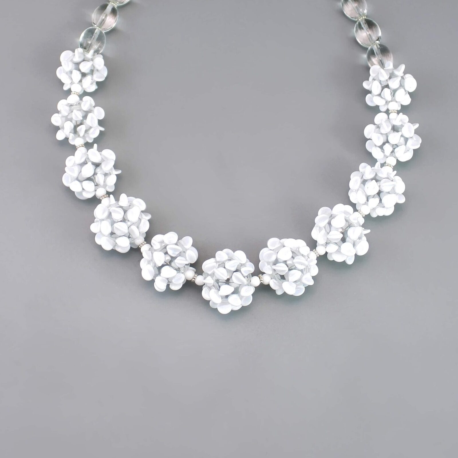 |white| LILAC NECKLACE