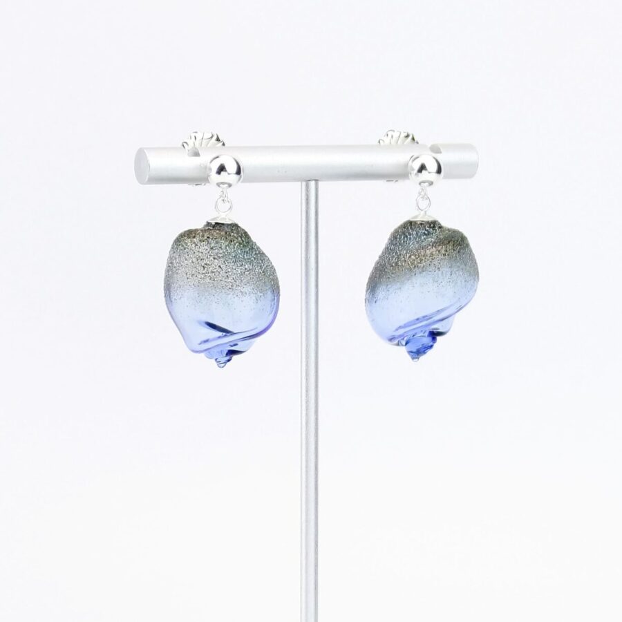 | blue | CURVED LINE EARRINGS SILVER DUST