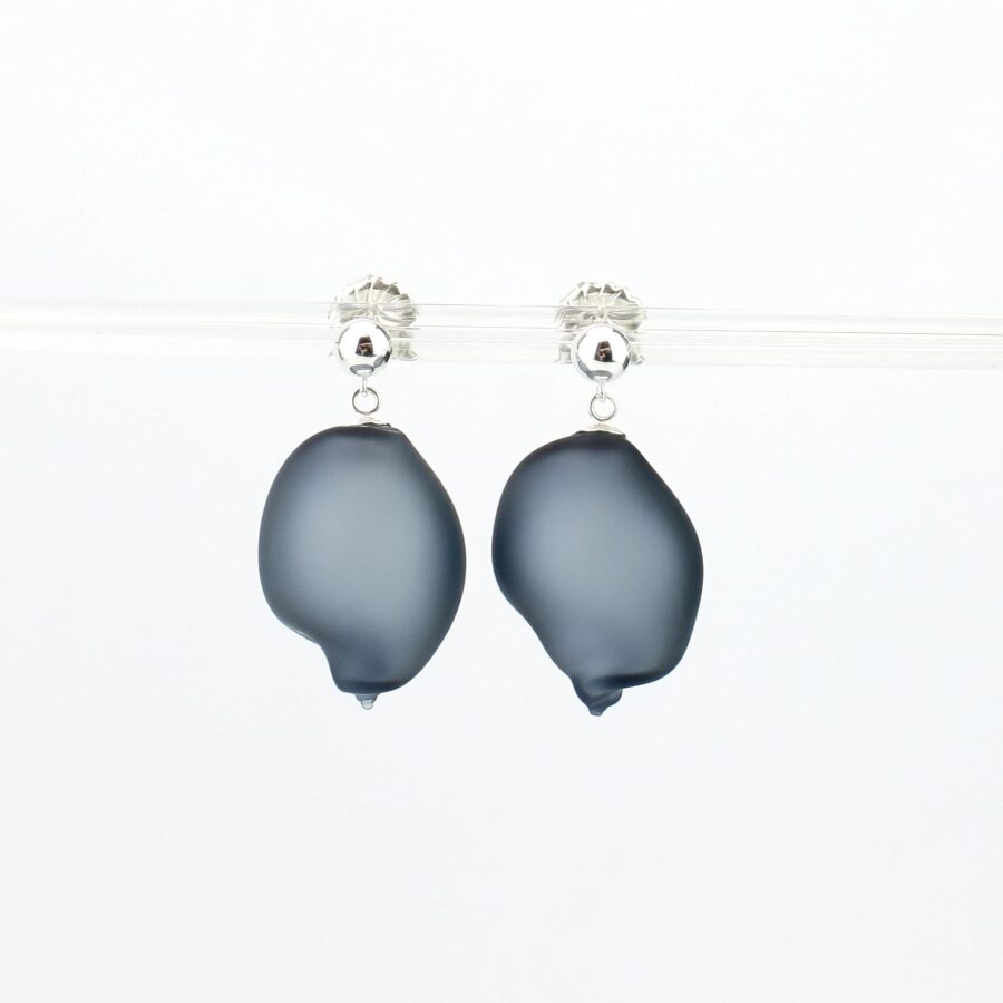 CURVED LINE EARRINGS |dark grey matt|