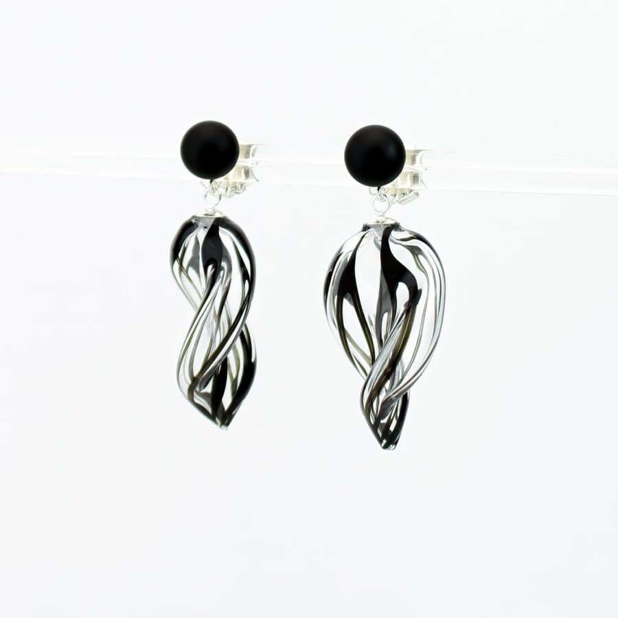 LEAFFORM EARRINGS |black stripes with black|