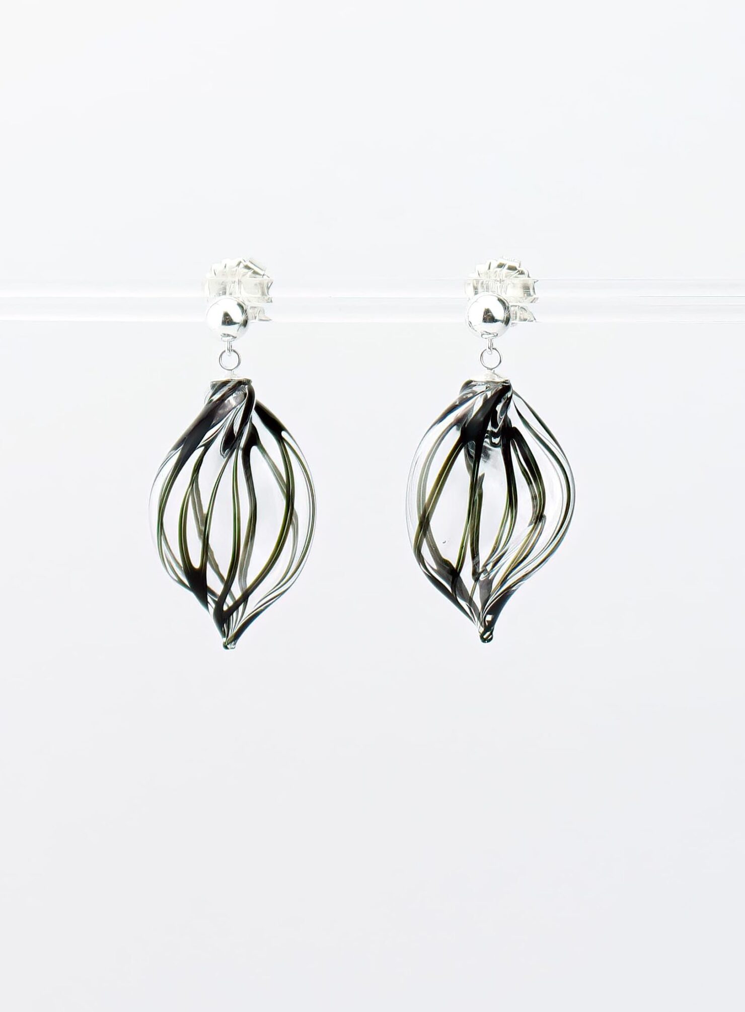 LEAFFORM EARRINGS |black stripes|