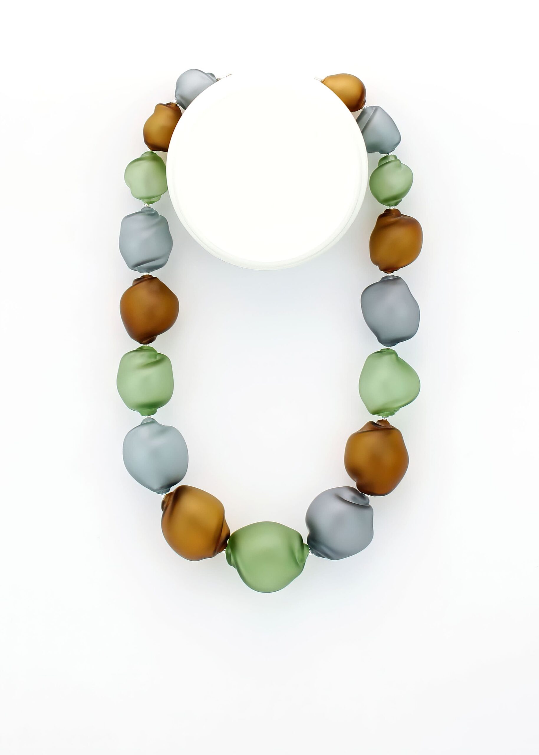 |grey| green| brown | CURVED LINE NECKLACE