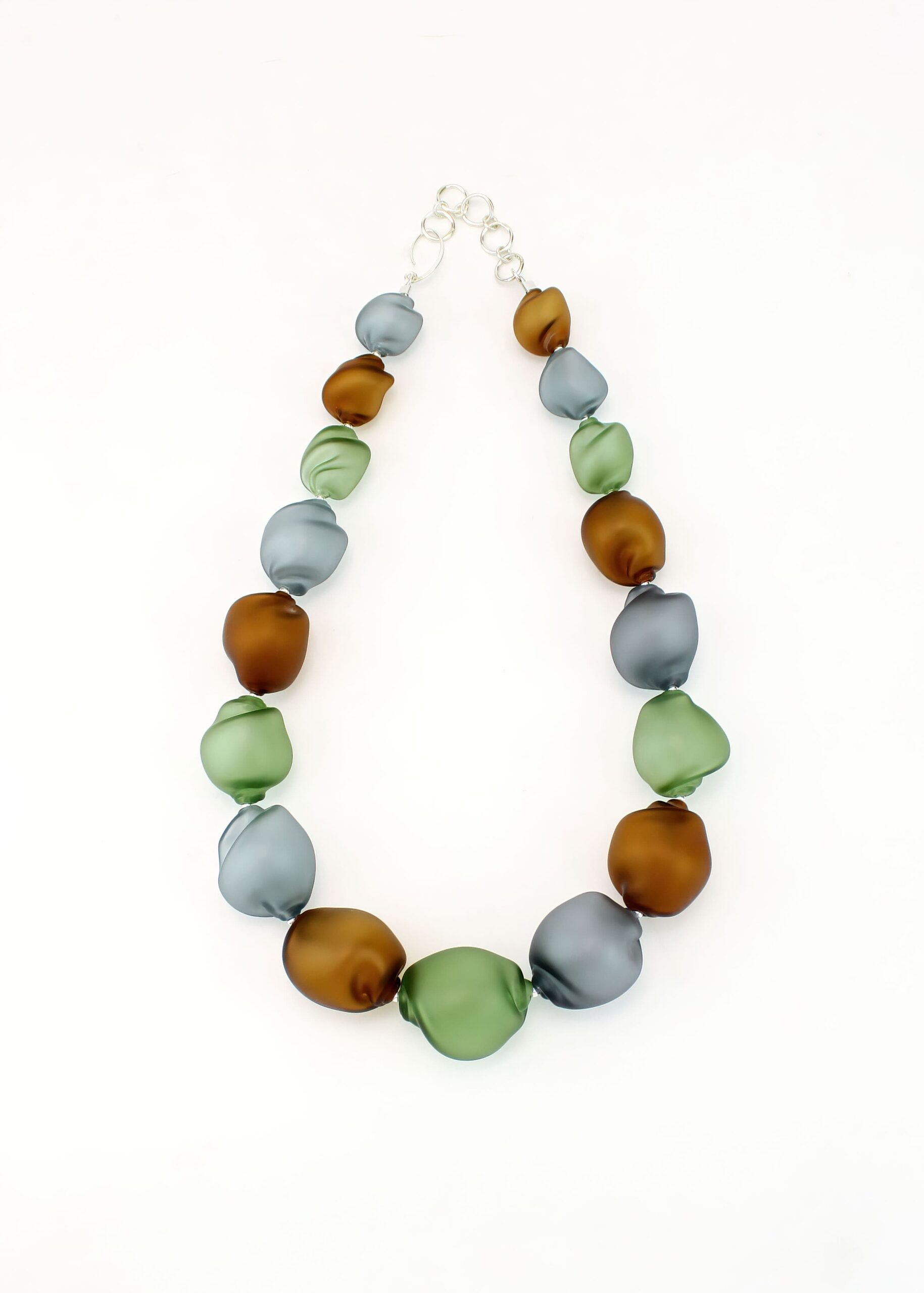 |grey| green| brown | CURVED LINE NECKLACE - Image 2