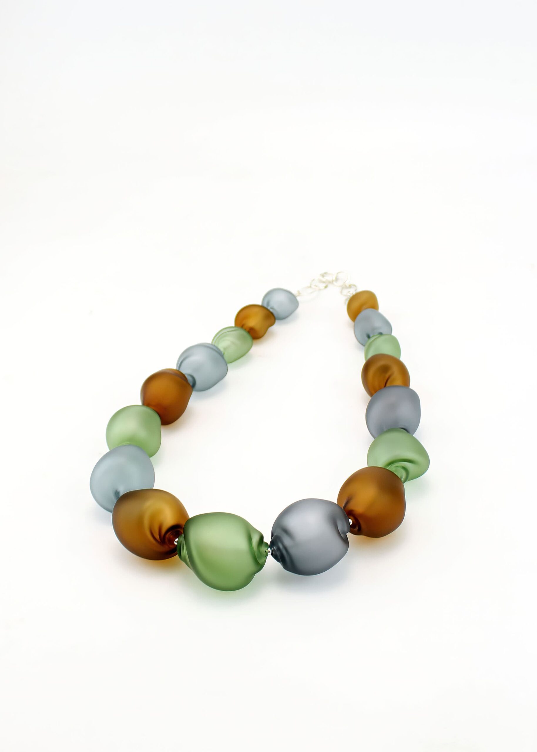 |grey| green| brown | CURVED LINE NECKLACE - Image 5