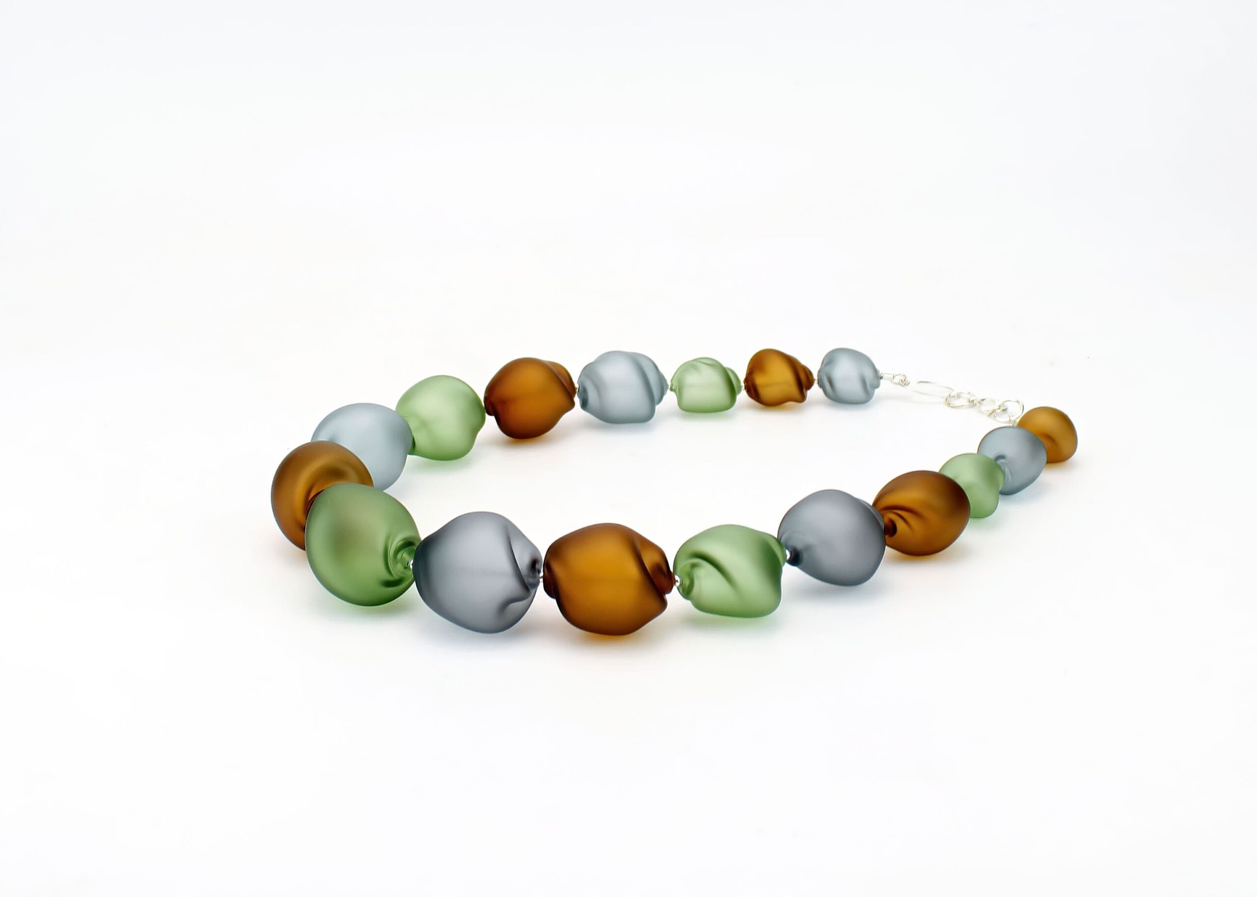 |grey| green| brown | CURVED LINE NECKLACE - Image 4