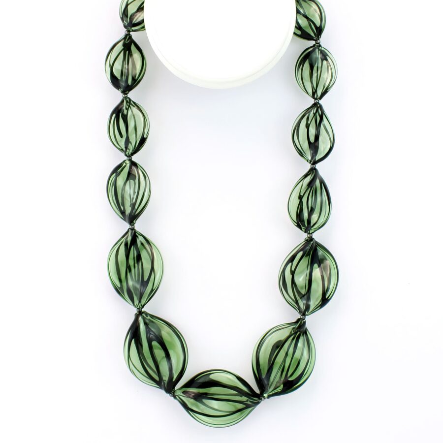 |green| LEAFFORM NECKLACE